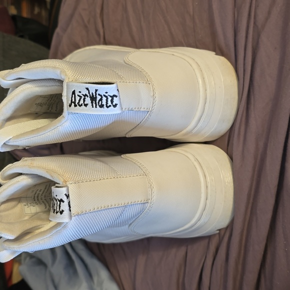 Dr. Martens - Picture 3 of 8